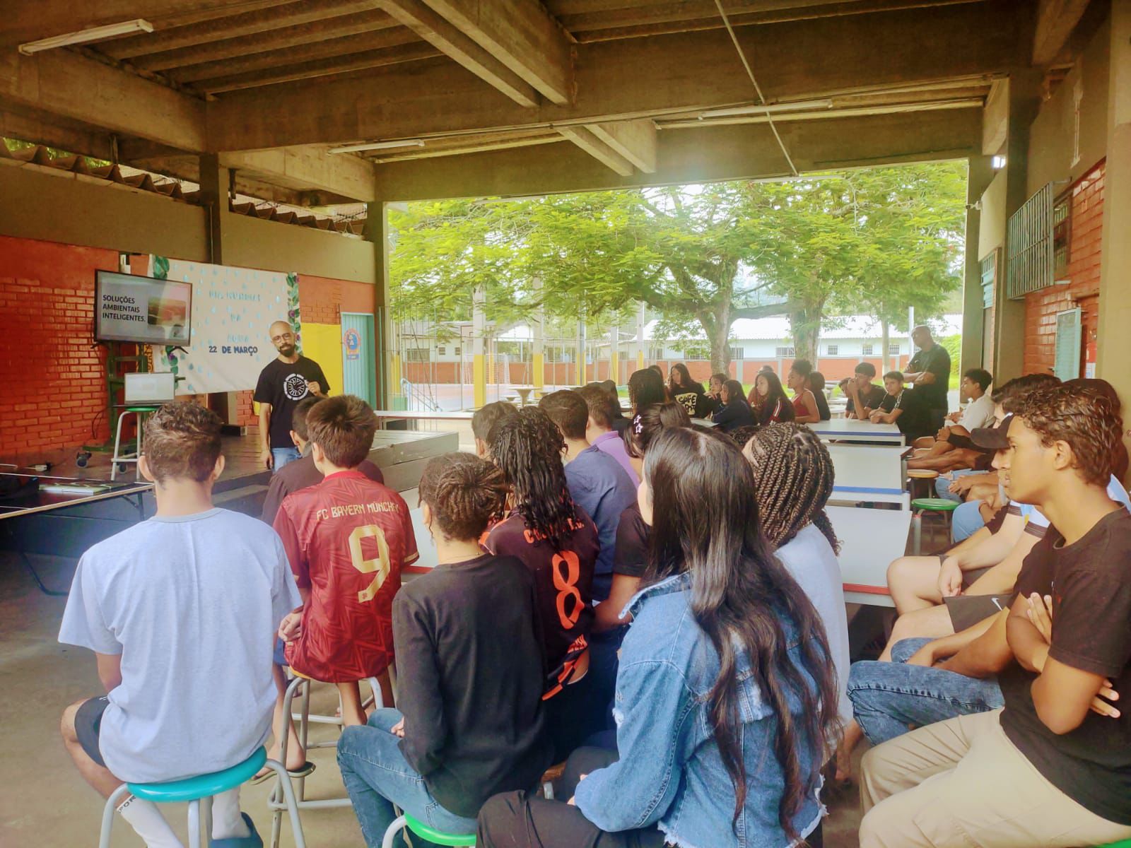 O Rio Ribeira como sala de aula: estudantes da PEI de Oliveira Barros conhecem a história das águas do território